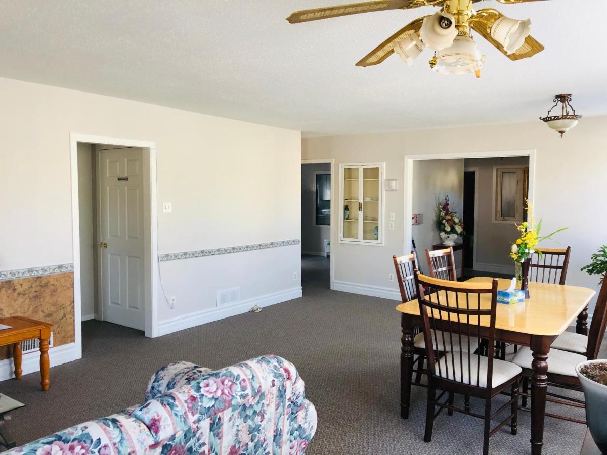 Downtown Whitehorse 2 Bedroom House Bagian luar foto